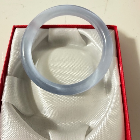 Elegant Silver Bangle Bracelet - Picture 3 of 6